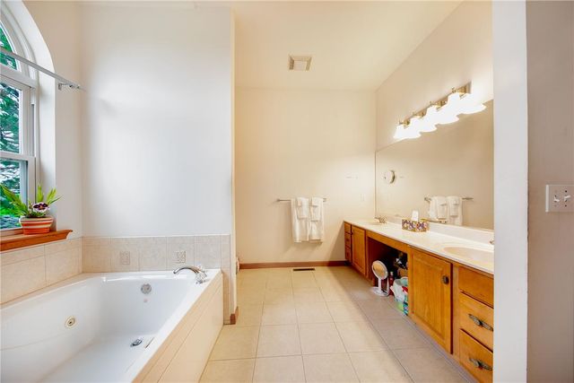 123 Chase Hollow Drive, Bushkill Twp, PA 18064