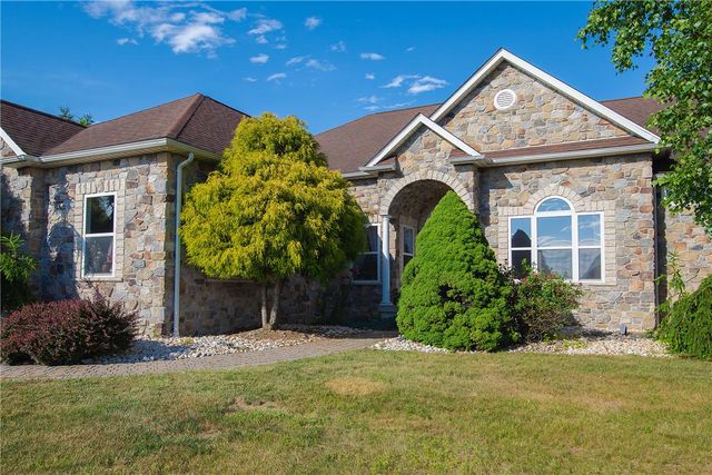 123 Chase Hollow Drive, Bushkill Twp, PA 18064