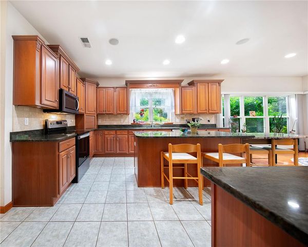 123 Chase Hollow Drive, Bushkill Twp, PA 18064
