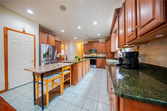 123 Chase Hollow Drive, Bushkill Twp, PA 18064