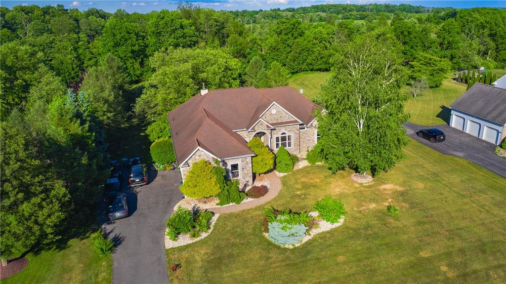 123 Chase Hollow Drive, Bushkill Twp, PA 18064