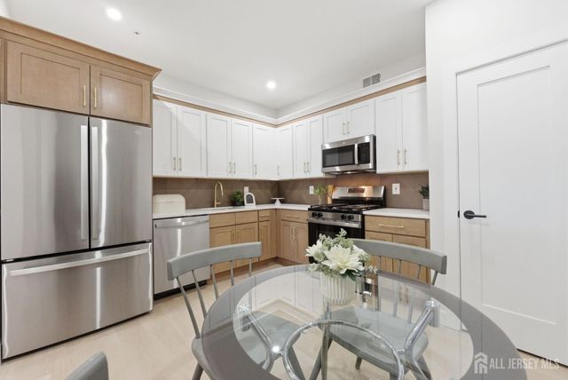 182 Sunshine Drive, Piscataway, NJ 08854