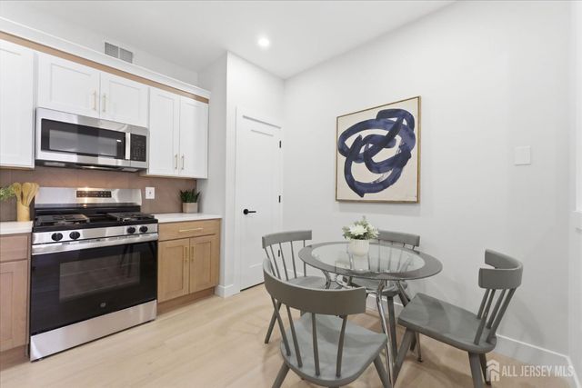 182 Sunshine Drive, Piscataway, NJ 08854