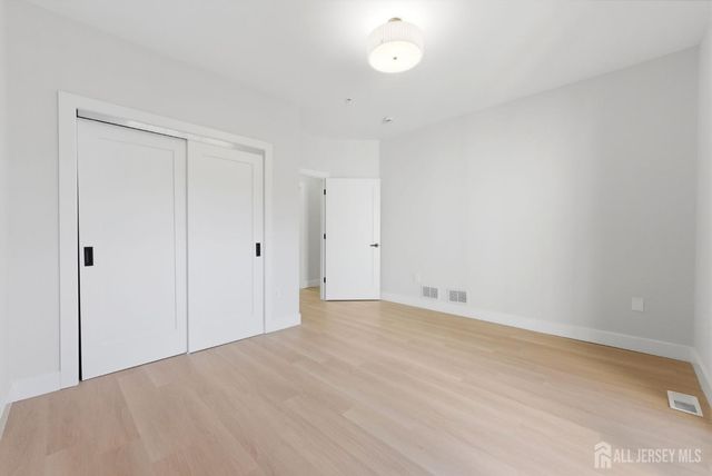 182 Sunshine Drive, Piscataway, NJ 08854