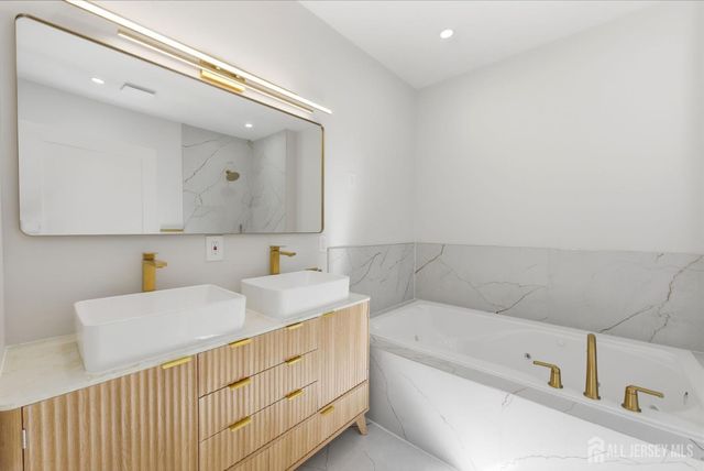 182 Sunshine Drive, Piscataway, NJ 08854