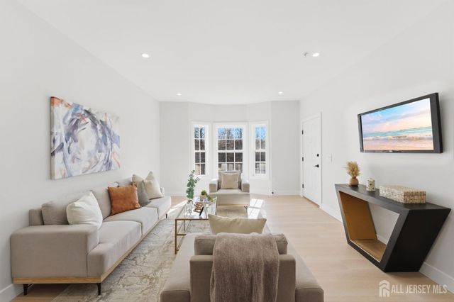 182 Sunshine Drive, Piscataway, NJ 08854