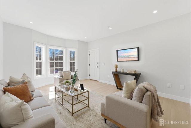 182 Sunshine Drive, Piscataway, NJ 08854