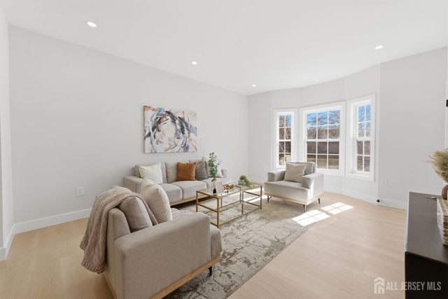 182 Sunshine Drive, Piscataway, NJ 08854