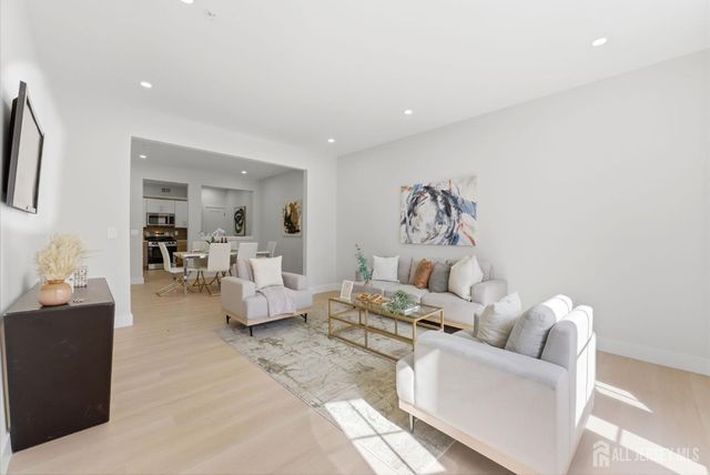 182 Sunshine Drive, Piscataway, NJ 08854