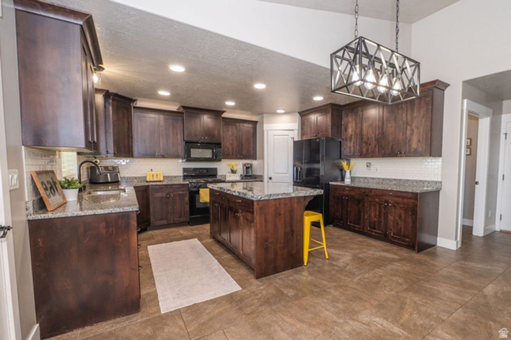 Image 12 of property listing at 5437 S 3150 W, Roy, UT 84067