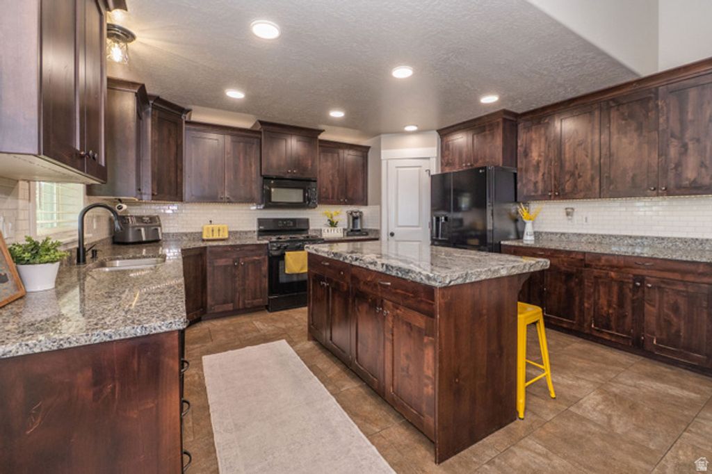 Image 13 of property listing at 5437 S 3150 W, Roy, UT 84067