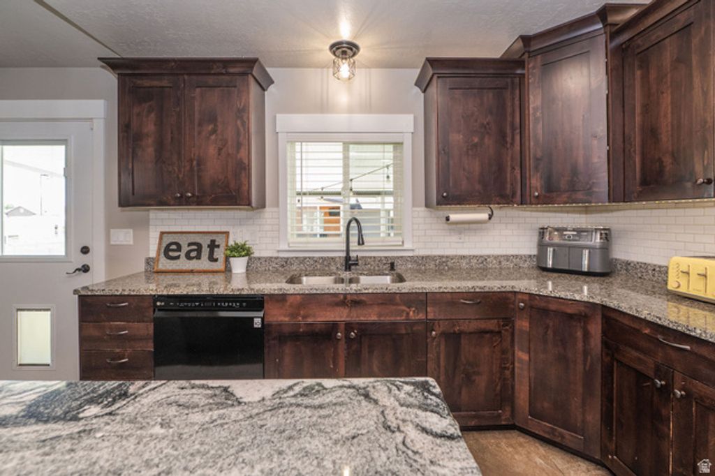 Image 16 of property listing at 5437 S 3150 W, Roy, UT 84067