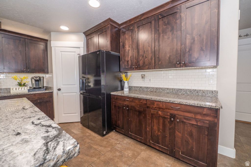 Image 17 of property listing at 5437 S 3150 W, Roy, UT 84067
