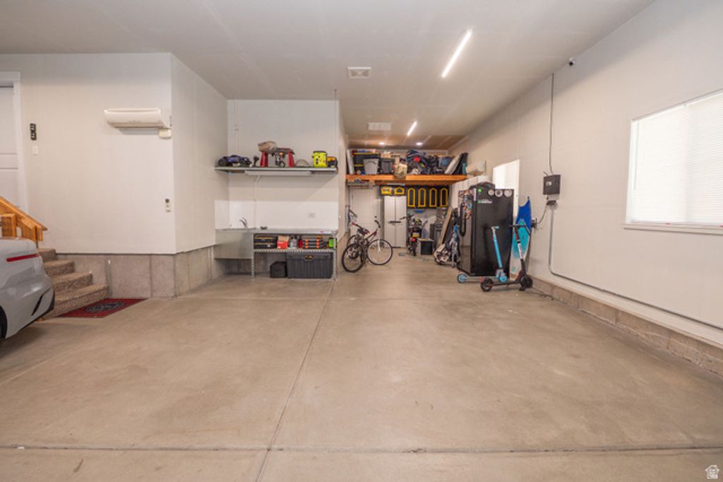 Image 20 of property listing at 5437 S 3150 W, Roy, UT 84067