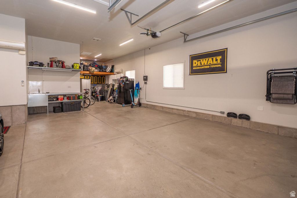 Image 21 of property listing at 5437 S 3150 W, Roy, UT 84067