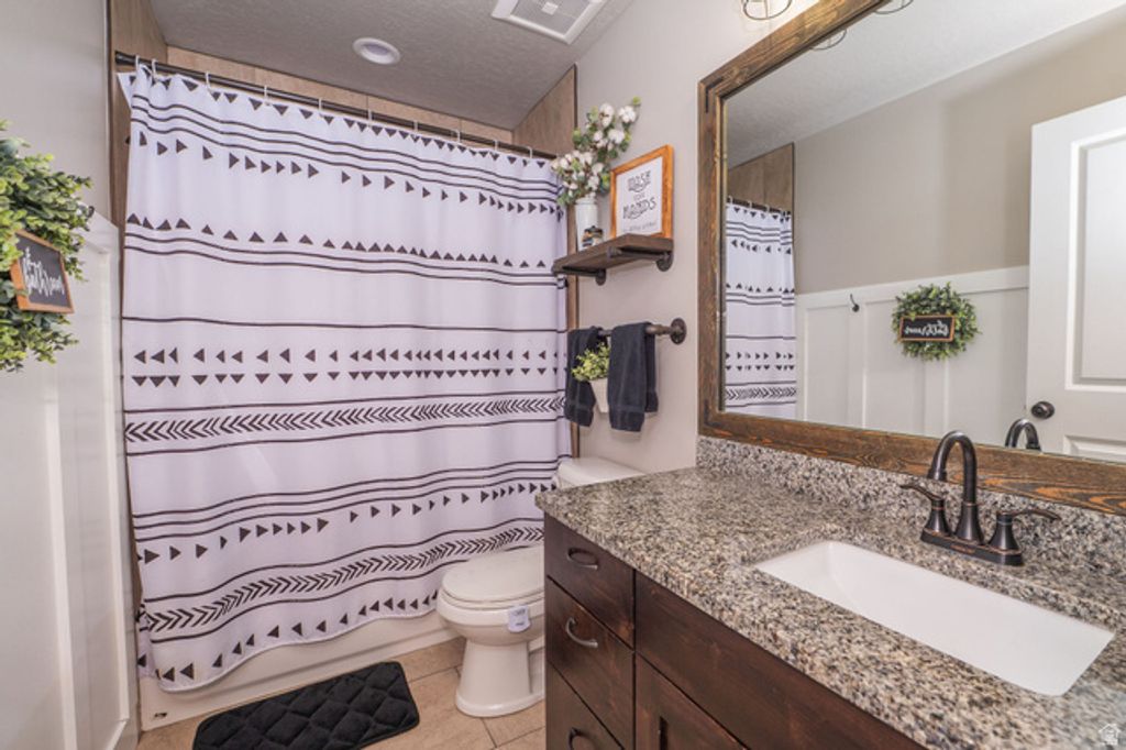 Image 28 of property listing at 5437 S 3150 W, Roy, UT 84067