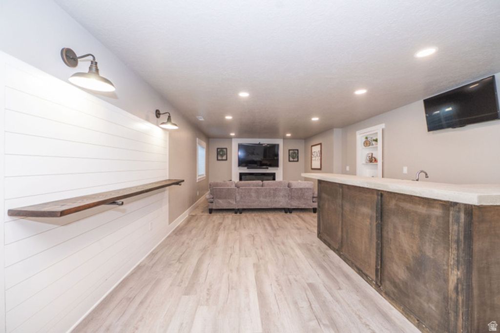 Image 34 of property listing at 5437 S 3150 W, Roy, UT 84067