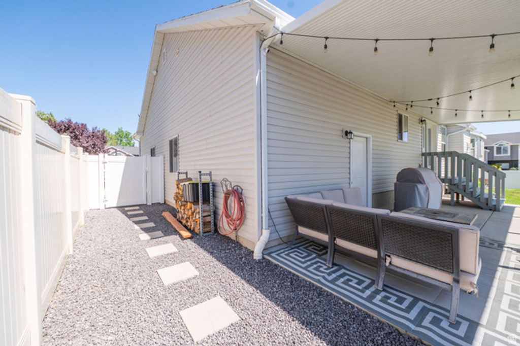 Image 47 of property listing at 5437 S 3150 W, Roy, UT 84067