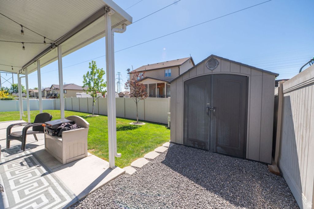 Image 48 of property listing at 5437 S 3150 W, Roy, UT 84067