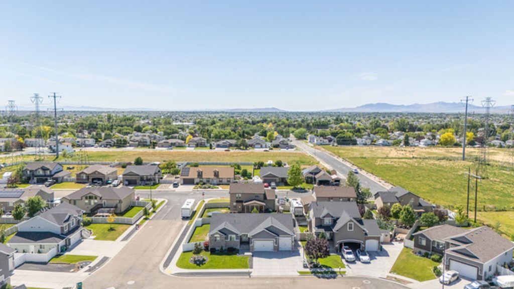 Image 52 of property listing at 5437 S 3150 W, Roy, UT 84067