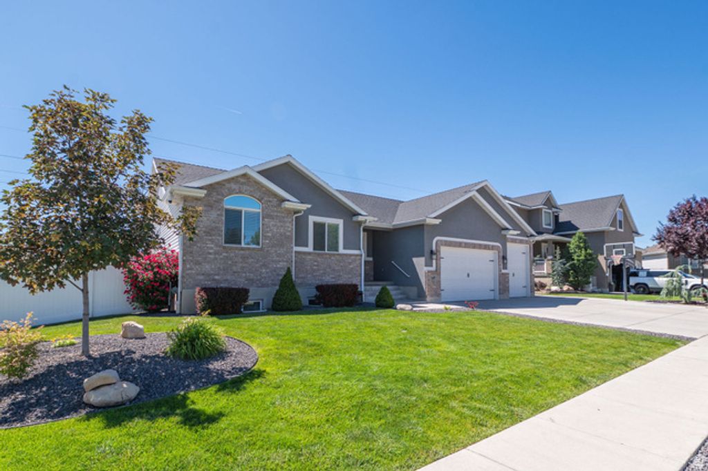 Image 56 of property listing at 5437 S 3150 W, Roy, UT 84067