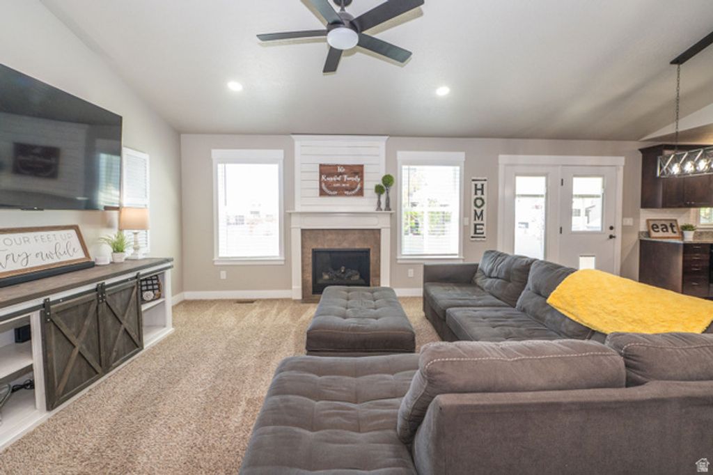 Image 8 of property listing at 5437 S 3150 W, Roy, UT 84067