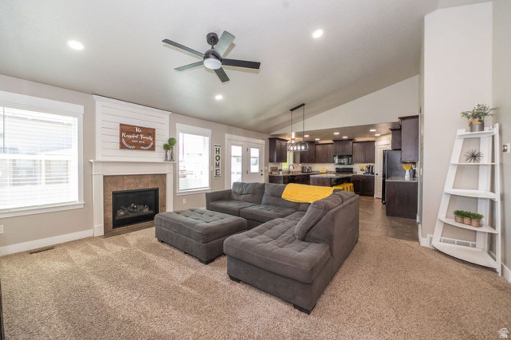 Image 9 of property listing at 5437 S 3150 W, Roy, UT 84067