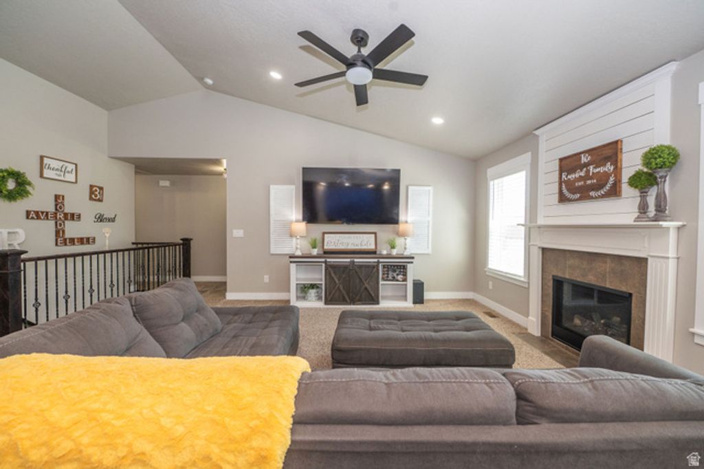 Image 10 of property listing at 5437 S 3150 W, Roy, UT 84067