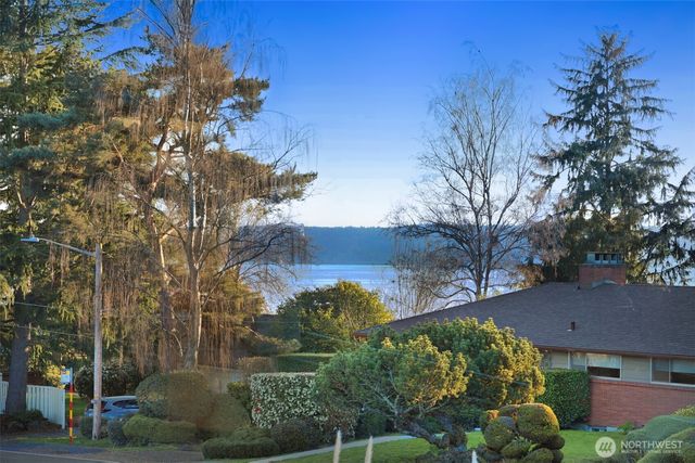 10850 Marine View Drive SW, Seattle, WA 98146