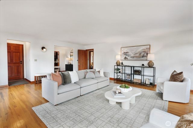 10850 Marine View Drive SW, Seattle, WA 98146