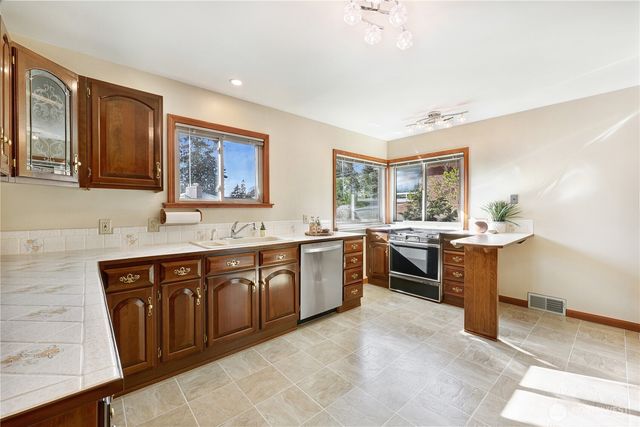 10850 Marine View Drive SW, Seattle, WA 98146