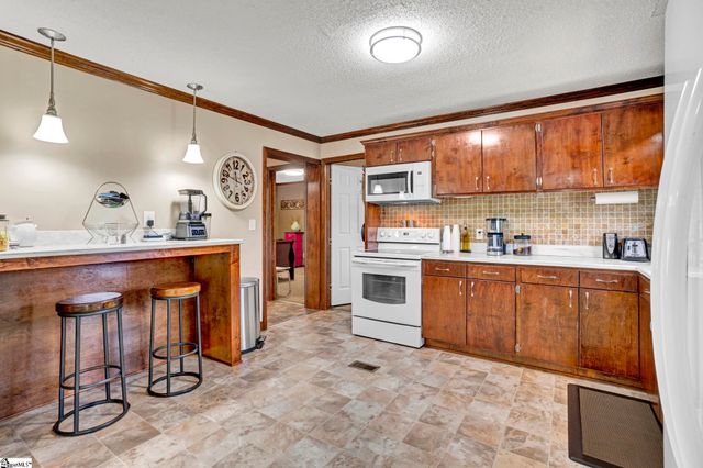 82 Laredo Drive, Gray Court, SC 29645