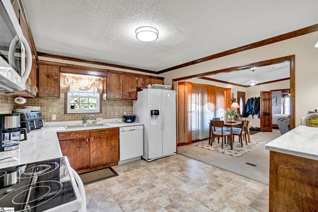 82 Laredo Drive, Gray Court, SC 29645