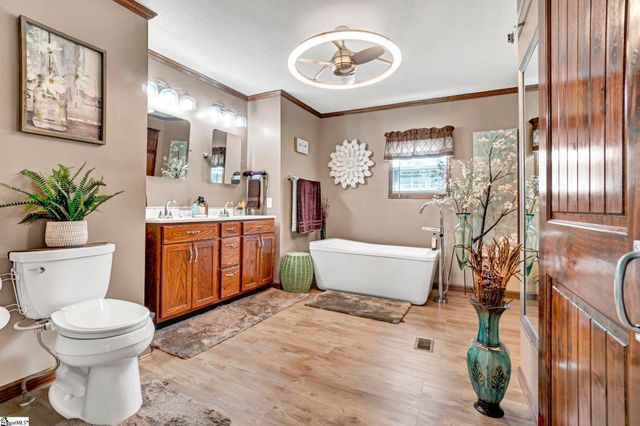 82 Laredo Drive, Gray Court, SC 29645