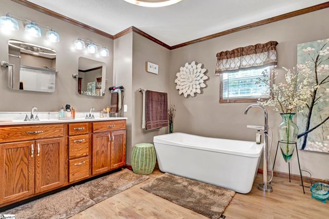 82 Laredo Drive, Gray Court, SC 29645
