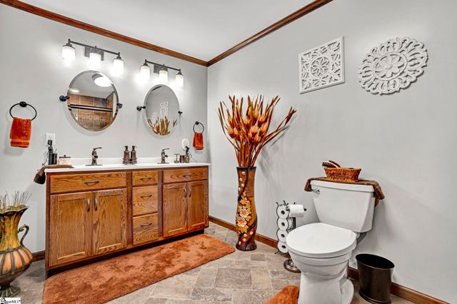 82 Laredo Drive, Gray Court, SC 29645
