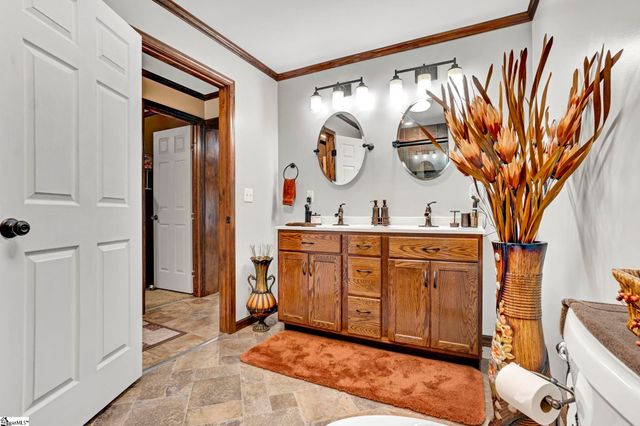 82 Laredo Drive, Gray Court, SC 29645