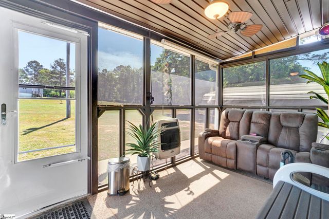 82 Laredo Drive, Gray Court, SC 29645