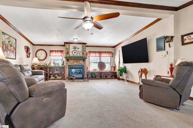 82 Laredo Drive, Gray Court, SC 29645