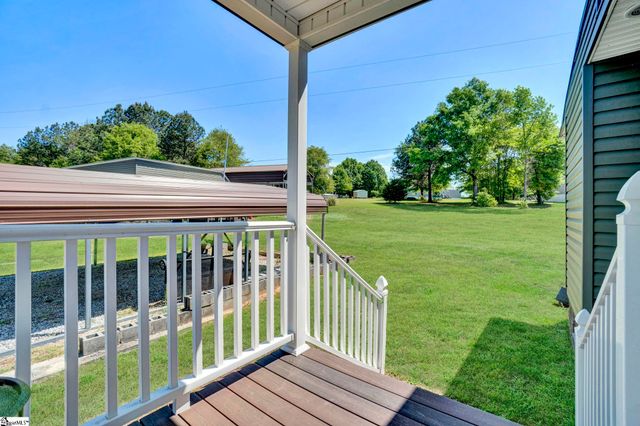 82 Laredo Drive, Gray Court, SC 29645