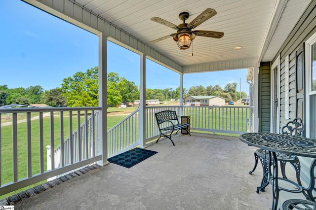 82 Laredo Drive, Gray Court, SC 29645