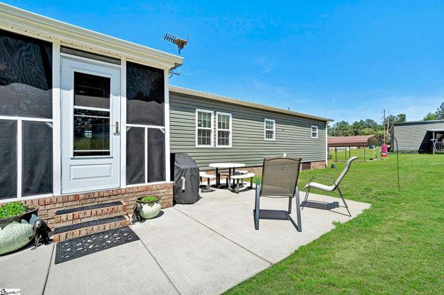 82 Laredo Drive, Gray Court, SC 29645