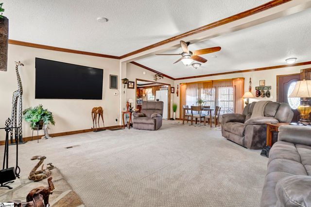 82 Laredo Drive, Gray Court, SC 29645