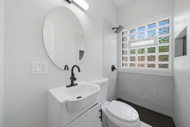 5943 W Huron Street, Chicago, IL 60644