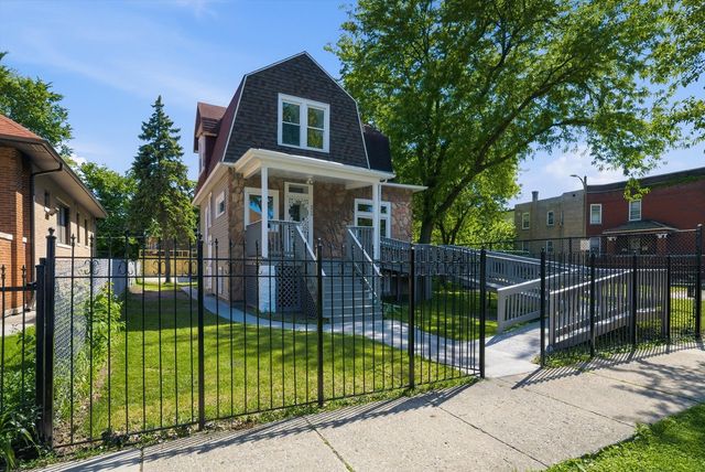 5943 W Huron Street, Chicago, IL 60644