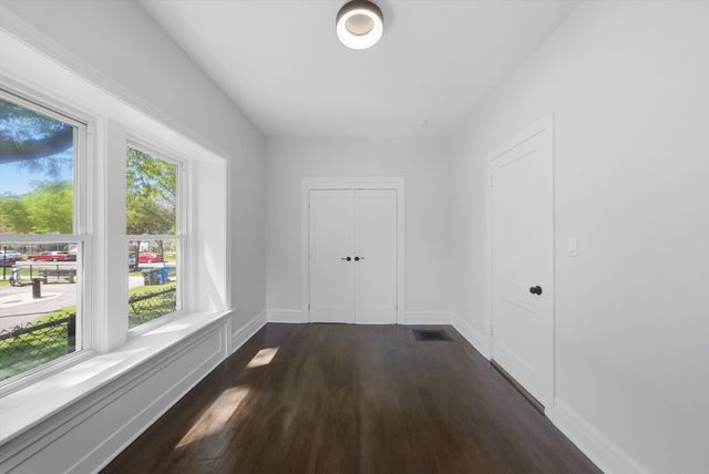 5943 W Huron Street, Chicago, IL 60644