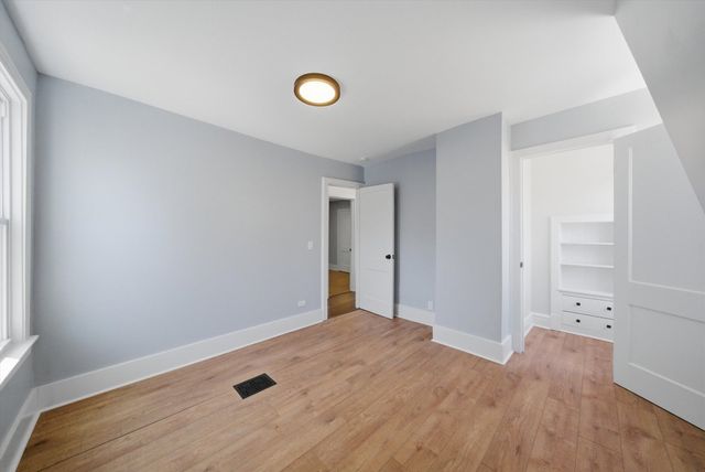 5943 W Huron Street, Chicago, IL 60644