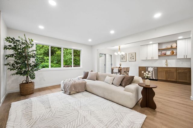 18121 Covington Path, Minnetonka, MN 55345