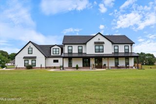 114 Mcgeehee Road, Senatobia, MS 38668