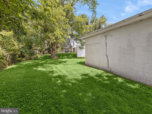 8341 BEAR CREEK DR, Baltimore, MD 21222